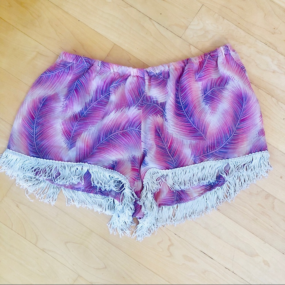 SHOW ME YOUR MUMU - Pink fringe feather shorts, M